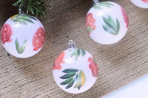 Πώς μπορείτε να φτιάξετε χριστουγεννιάτικα στολίδια με την τεχνική της χαρτοπετσέτας