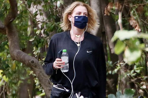 Βόλτα με τον μπέμπη: Η Τζένη Μπαλατσινού με την πιο στιλάτη ανοιξιάτικη εμφάνιση στο Ζάππειο 