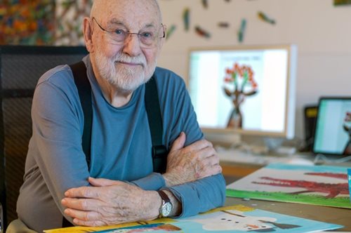 «Τα παιδιά έχουν ανάγκη την ελπίδα»: Πέθανε ο σπουδαίος εικονογράφος και συγγραφέας Eric Carle