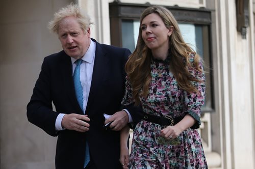 Η νύφη της χρονιάς, νοίκιασε το νυφικό της για 45 λίρες