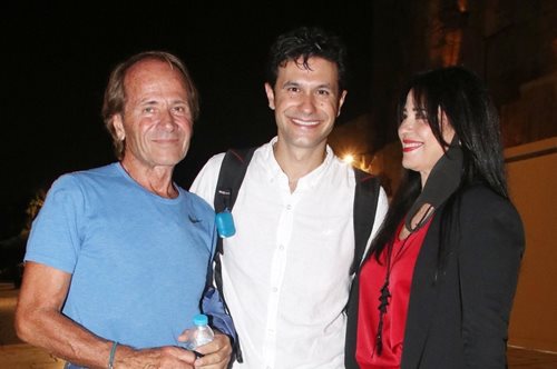 Μια σπάνια φωτογραφία του Ντίνου Αυγουστίδη με την 4χρονη κόρη του, Αλκυόνη