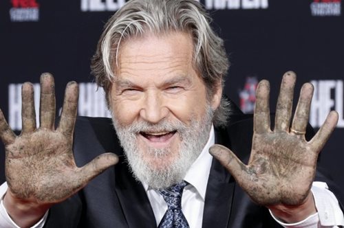 Ο Τζεφ Μπρίτζες σε σπάνια εμφάνιση με την κόρη του, Ιζαμπέλ: Έχουν την ίδια γλύκα στο βλέμμα τους