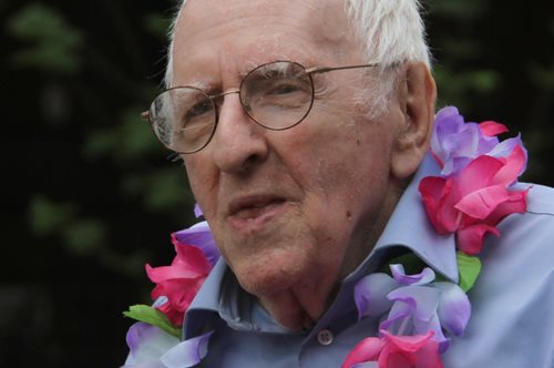 Χαρισματικός αστρονόμος έχασε τη δουλειά του επειδή ήταν ομοφυλόφιλος και έγινε ακτιβιστής