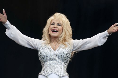 Dolly Parton | Γιατί δεν αφαιρεί ποτέ το μακιγιάζ της πριν κοιμηθεί