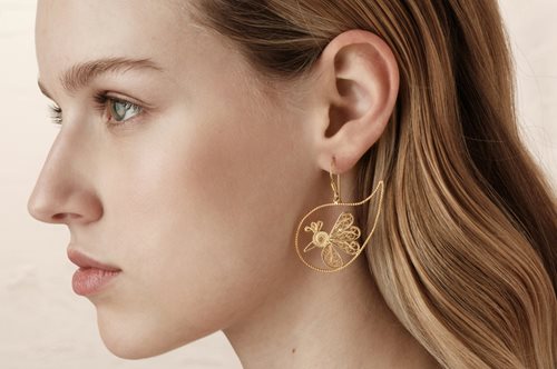 Zeus + Δione στο Benaki Shop: Η κληρονομιά του ‘21 ερμηνεύεται με σύγχρονη ματιά σε νέα συλλογή