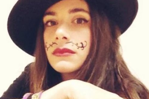 Εμφανίστηκε με μουστάκι στο X Factor και μας άφησε άφωνους