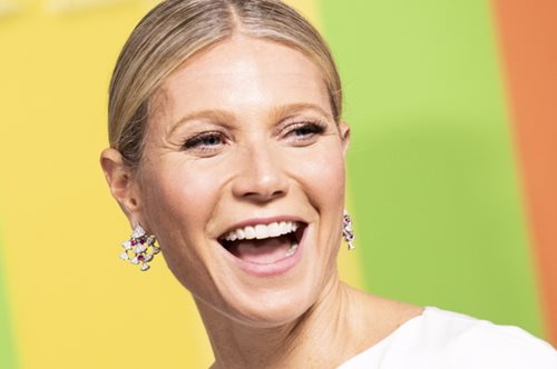 Δεν την έχουμε ξαναδεί τόσο φυσική: Η Γκουίνεθ Πάλτροου ποζάρει γυμνή για νέα σειρά κοσμημάτων της