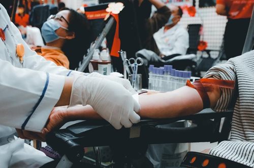 Είναι το καλύτερο δώρο που μπορείς να κάνεις σε κάποιον: Νέα εθελοντική δράση αιμοδοσίας