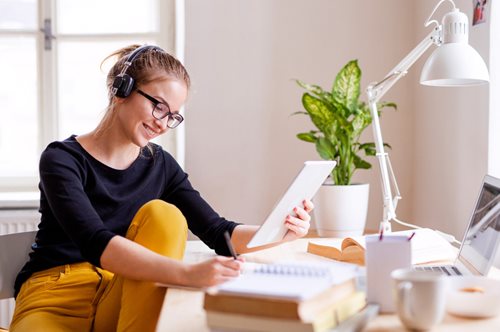 10 χρήσιμα tips για το καλοκαιρινό ντύσιμο στο γραφείο