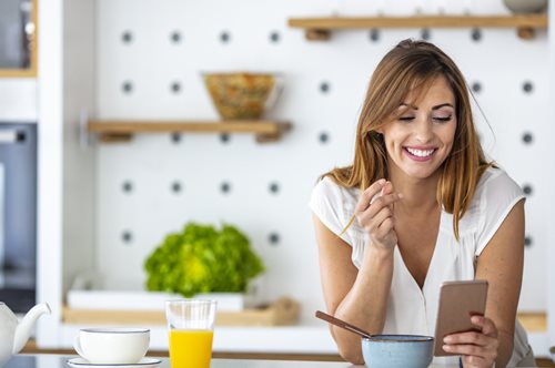 Διατροφή αντιγήρανσης: 10 συμβουλές για τονωμένο σώμα και λείο δέρμα
