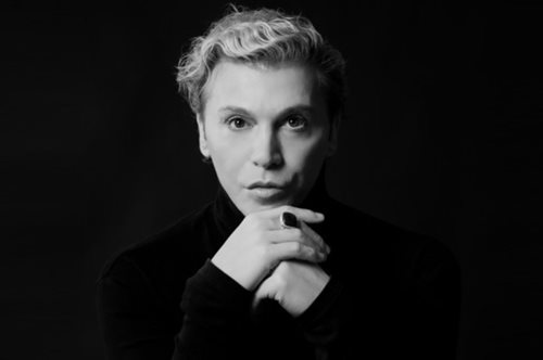 Ο Τάκης Ζαχαράτος μας συγκινεί και μας συστήνεται ως συγγραφέας!