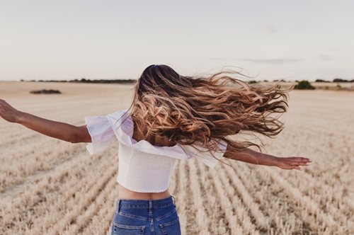 7 χρώματα μαλλιών που δείχνουν κομψά ακόμα και μετά από μήνες «απουσίας» από το κομμωτήριο