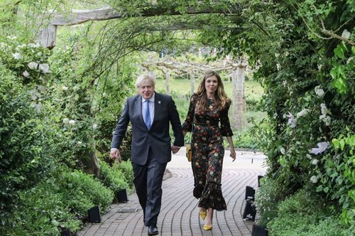 Σύνοδος G7 | Τι φόρεσαν οι καλεσμένες στη δεξίωση της Βασίλισσας Ελισάβετ