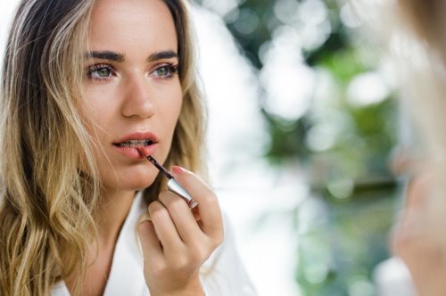 Τα κραγιόν που είναι αδύνατον να λείπουν από την τσάντα σας φέτος το καλοκαίρι