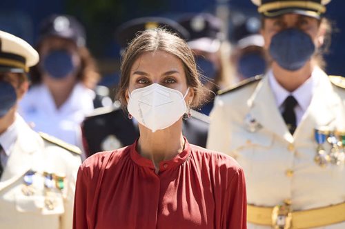 Ισπανικό όνειρο: Η εμφάνιση της Βασίλισσας Λετίσια στα κόκκινα