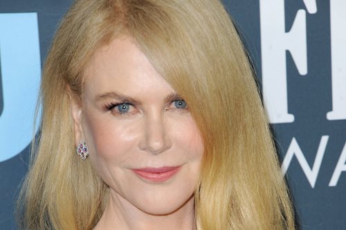  Τα χρώματα μαλλιών που θα σας κάνουν να δείχνετε νεότερη