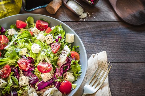 Η σαλάτα ως πλήρες γεύμα: 5 λάθη που κάνουμε όταν τη φτιάχνουμε