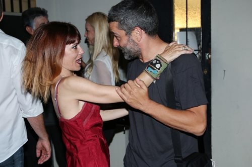 Μυρτώ Αλικάκη και Πέτρος Λαγούτης ποζάρουν με τον 19χρονο γιο τους, Δημήτρη