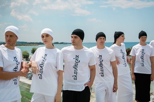 Eντυπωσιακή έναρξη της πρώτης μέρας για τη διαδικτυακή εκδοχή της Ελληνικής εβδομάδας μόδας!  