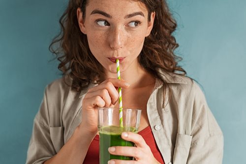 Να πώς θα μειώσεις τα πρόωρα σημάδια γήρανσης με τη διατροφή σου