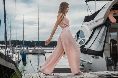 Οι πιο κολακευτικές ψηλόμεσες παντελόνες για το φετινό καλοκαίρι