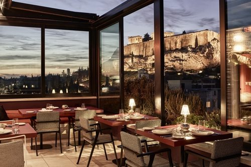 Από τη βεράντα με την ομορφότερη θέα στην Αθήνα, το Sense μάς ταξιδεύει γευστικά σε όλη την Ελλάδα