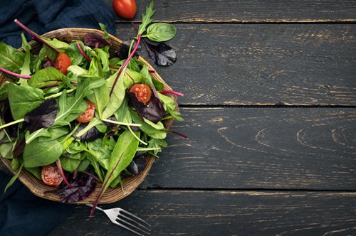 Θα αδυνατίσω αν τρώω πολλές σαλάτες και φρούτα;