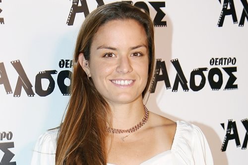 Μαρία Σάκκαρη και Κωνσταντίνος Μητσοτάκης παίζουν ρακέτες σε μαγική παραλία