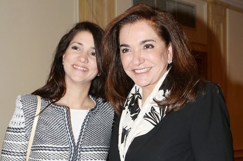 Aλεξία Μπακογιάννη: Σπάνια εμφάνιση για την κόρη της Ντόρας