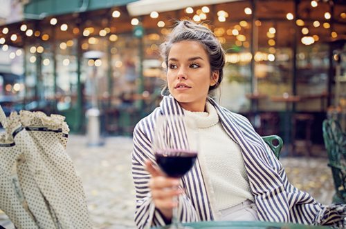 Το παντελόνι που δεν λείπει ποτέ από τη γκαρνταρόμπα των Παριζιάνων