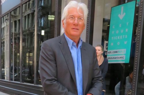 Ο Ρίτσαρντ Γκιρ κατηγορεί την Κίνα για 