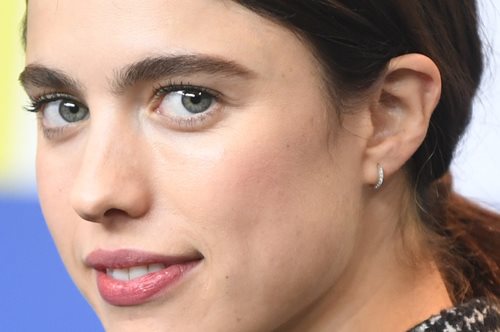 Margaret Qualley | Γιατί μιλούν όλοι για την ambassador του οίκου Chanel;