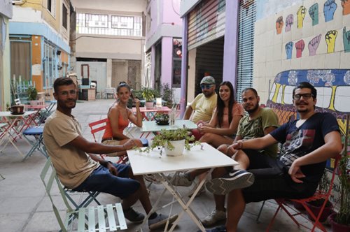 Το καφέ - μπαρ στο οποίο παραγγέλνεις μόνο στη νοηματική