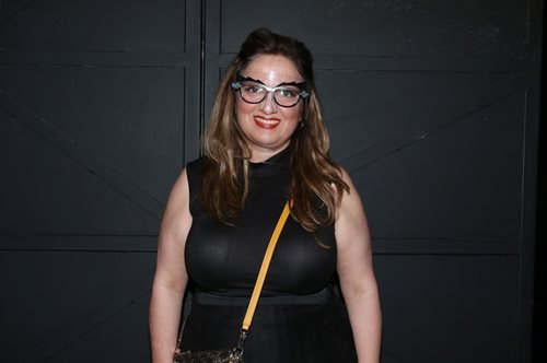 H Σοφία Μουτίδου ποζάρει με ολόσωμο κόκκινο μαγιό και παίρνει χιλιάδες likes