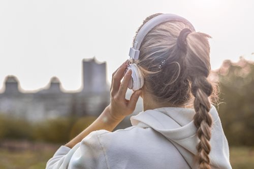 Τα χτενίσματα που πρέπει να αποφύγετε για υγιή και δυνατά μαλλιά