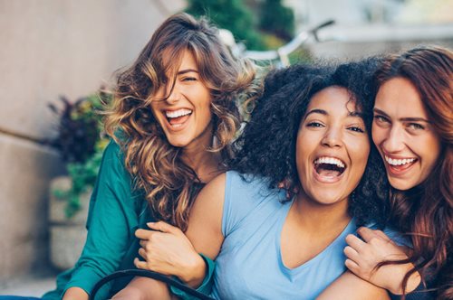 5 τρόποι να καλύψετε τα πρώτα λευκά χωρίς βαφή