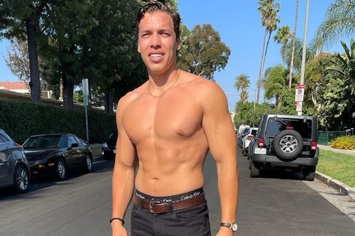 Τζόζεφ Μπαένα: Ο εξώγαμος γιος του Άρνολντ Σβαρτζενέγκερ είναι ο μοναδικός που του μοιάζει απίστευτα