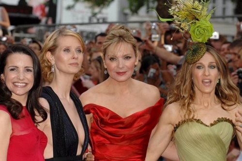 Kιμ Κατράλ: H σπάνια εμφάνισή της στο κόκκινο χαλί με τον 50χρονο σύντροφό της, Ράσελ Τόμας