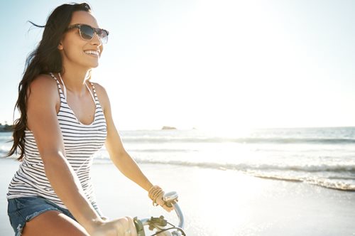 Όσο εσύ χαλαρώνεις στην παραλία, υπάρχει κάποιος που κάνει το σπίτι σου... λαμπίκο