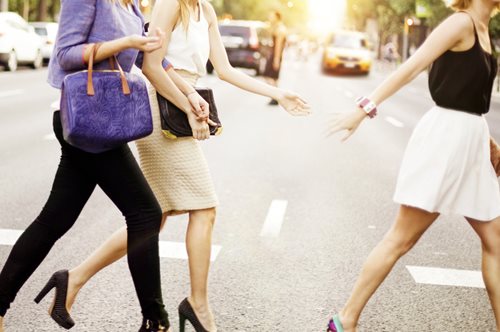 Τα styling tips που εφαρμόζουν οι κομψές Νεοϋορκέζες στη μεγάλη ζέστη