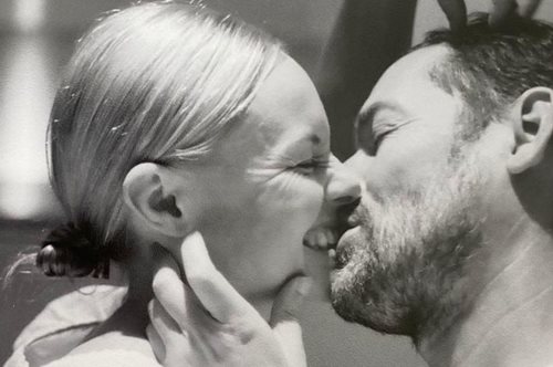 «Ποτέ δεν ήμασταν τόσο ερωτευμένοι»: Η διάσημη ηθοποιός μόλις ανακοίνωσε… τον χωρισμό της