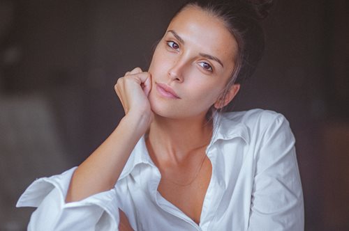 Λευκό πουκάμισο | 5 διαφορετικοί τρόποι για να το φορέσετε το καλοκαίρι