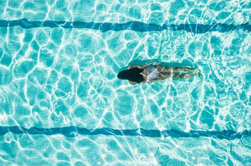 Το πρόγραμμα κολύμβησης για κάψιμο λίπους από την ειδικό