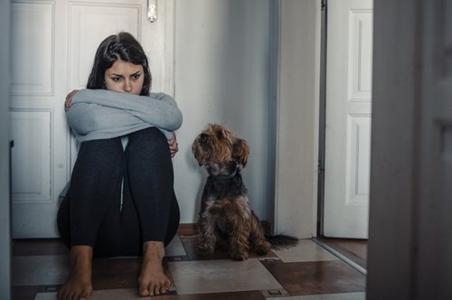 «Μα, δε φαίνεσαι να έχεις κάτι» - Η εξομολόγηση μιας κοπέλας που πάσχει από μια αόρατη ασθένεια