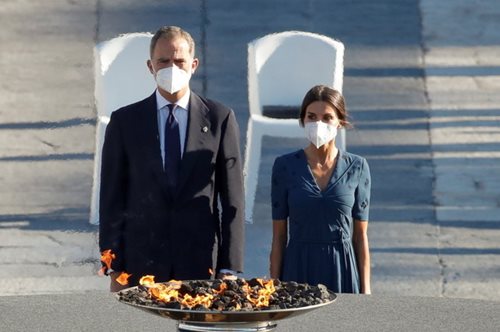 Με το πιο διαχρονικό μοτίβο: Η Λετίσια της Ισπανίας εμφανίστηκε με το απόλυτο φόρεμα του καλοκαιριού