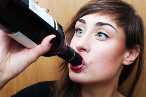 Ποια είναι η σωστή, ημερήσια ποσότητα αλκοόλ για γυναίκες και άντρες; 