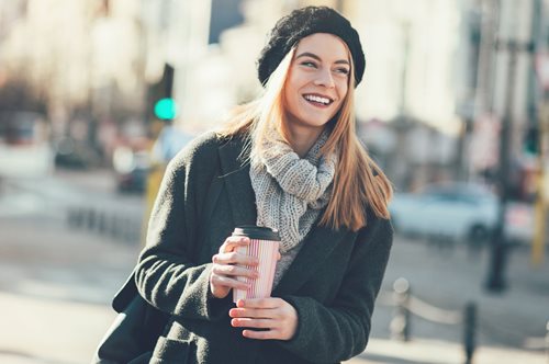 Από το βολικό άνορακ μέχρι το ζεστό πλεκτό: Αυτά είναι τα πιο βασικά κομμάτια του (κάθε) φθινοπώρου