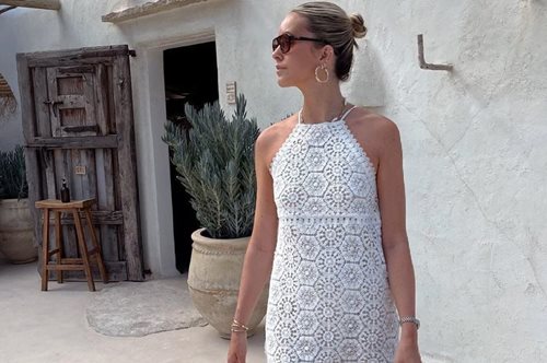 Λευκό φόρεμα: Πώς να δημιουργήσεις τις πιο κομψές εμφανίσεις για την πόλη και το νησί