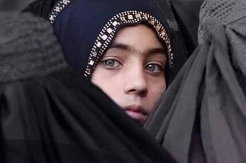 «Είναι οι τελευταίες μέρες που βρίσκεστε στους δρόμους»: Η συγκλονιστική εξομολόγηση μίας Αφγανής