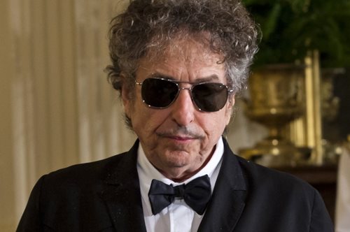 Μία 68χρονη γυναίκα κατηγορεί τον Μπομπ Ντίλαν ότι την κακοποίησε σεξουαλικά το 1965